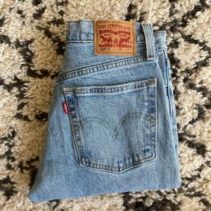Levi’s 501 Light Wash Straight Leg size 24 High Rise